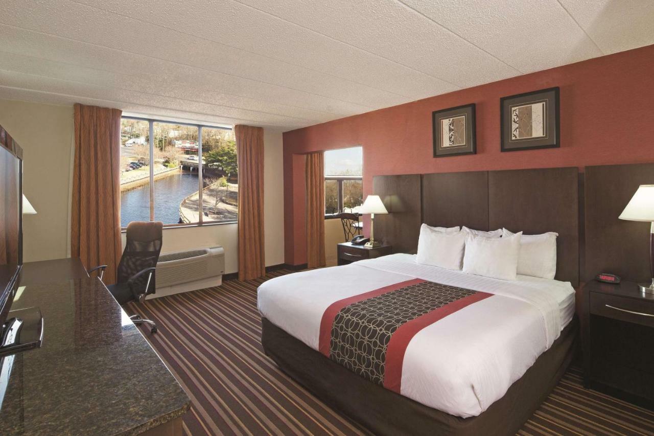 Hotel La Quinta By Wyndham Salisbury Esterno foto